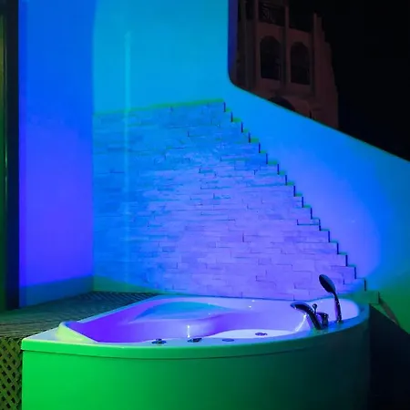 Apartment Lux&2jacuzzi. New! Golden Mile Americas, Parque Santiago 2. Pool Heated Sea Water 2 Bdr Playa de las Americas (Tenerife)